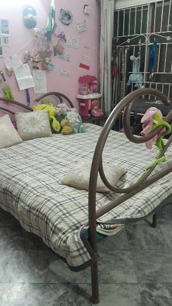 wrought iron Solid Bed set. 1