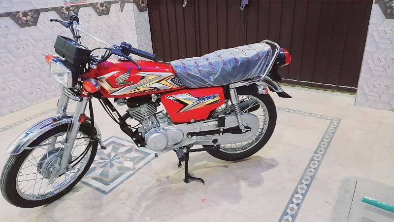 Honda 125 Bike 7 Oct 2024 ko lia hai rwp me he chla hai 1