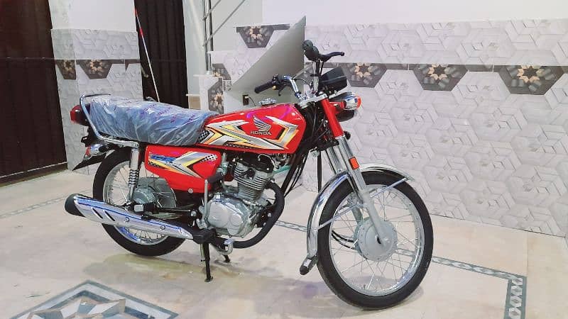 Honda 125 Bike 7 Oct 2024 ko lia hai rwp me he chla hai 4