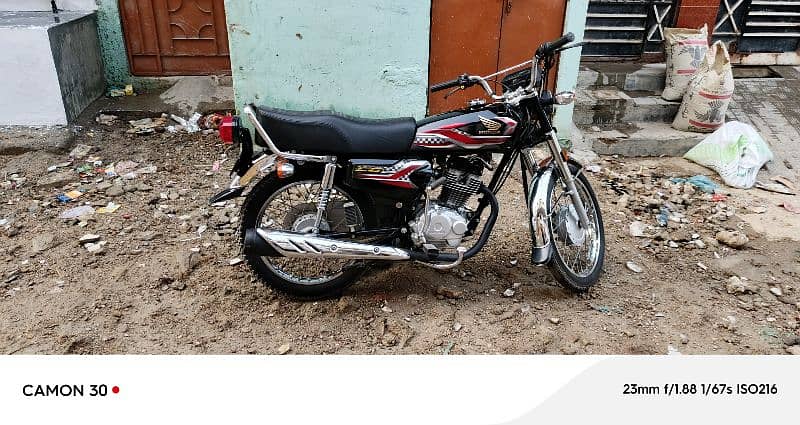 Honda 125 one hand use 3