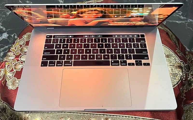 Macbook Pro 2019,16GB/1TB 16inch Core i9 1