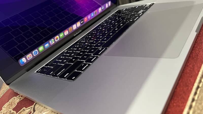 Macbook Pro 2019,16GB/1TB 16inch Core i9 3