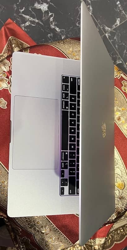 Macbook Pro 2019,16GB/1TB 16inch Core i9 4