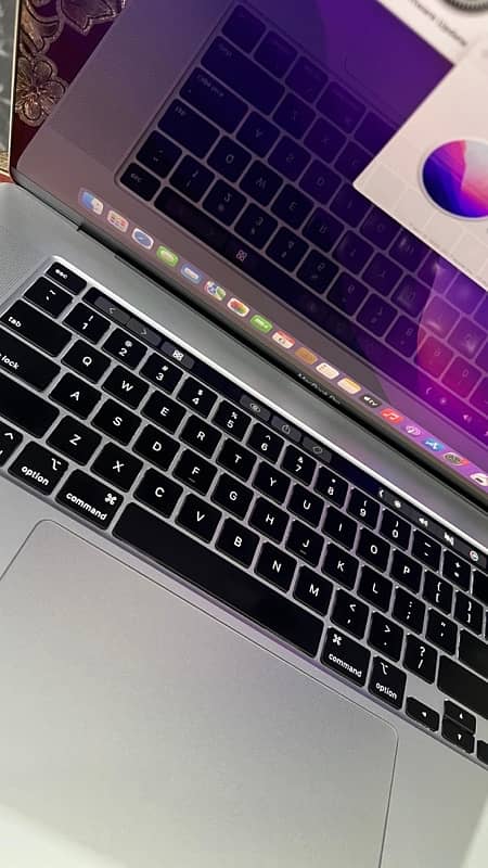 Macbook Pro 2019,16GB/1TB 16inch Core i9 5