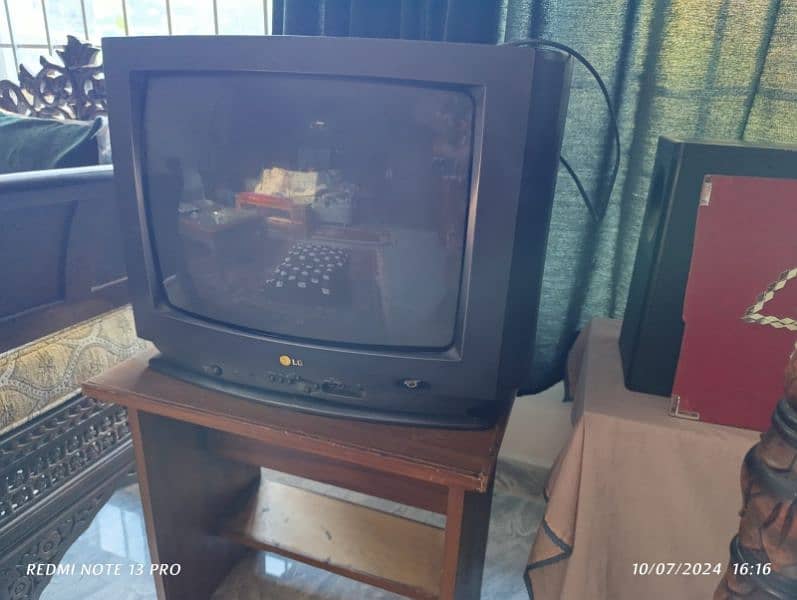 LG Box Television (Good Condition) 0