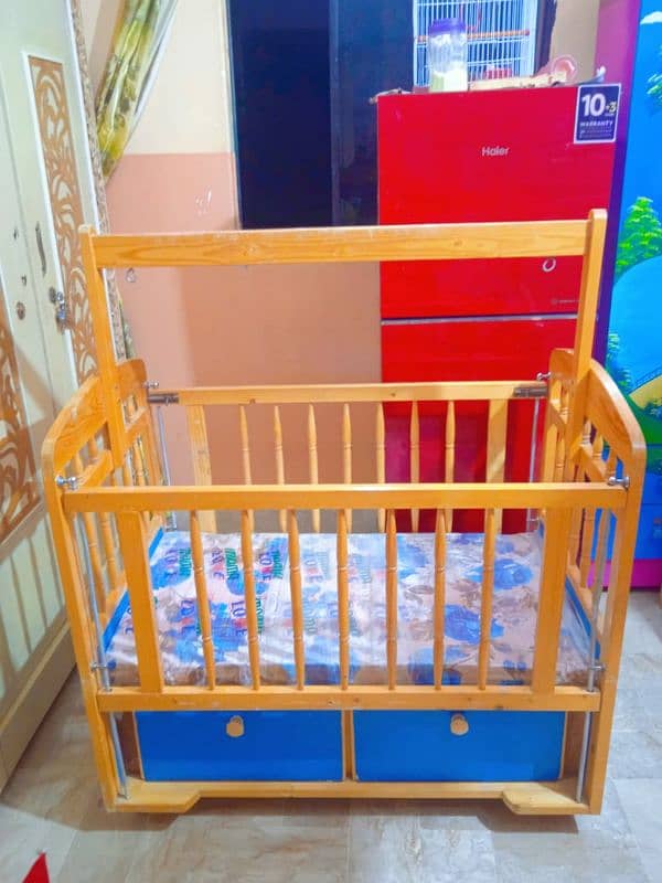 Baby cot        condition 10/10 1