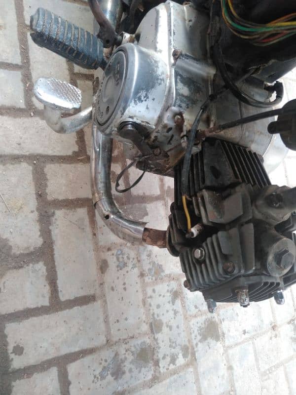 super star bike engine silad tyer brand new orangi tone Karachi 6