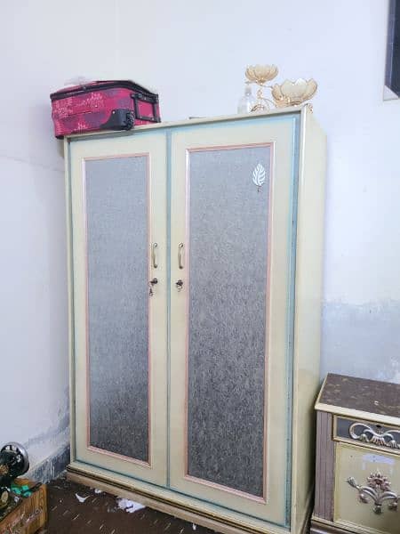 wardrobe wooden 2