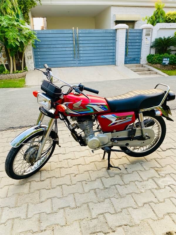 Honda CG-125 2023 Model 10690km Driven Only, 1st owner Mint Condition. 1