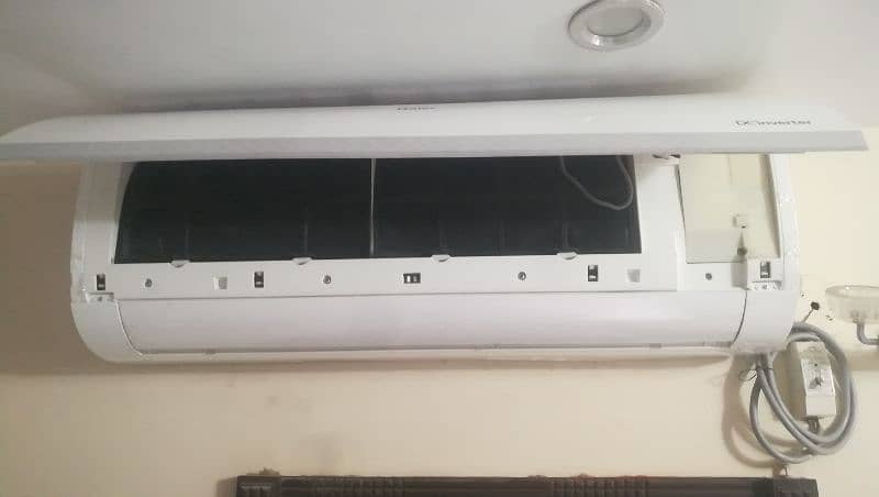 it's haier DC inverter 1.5 ton split Ac 1