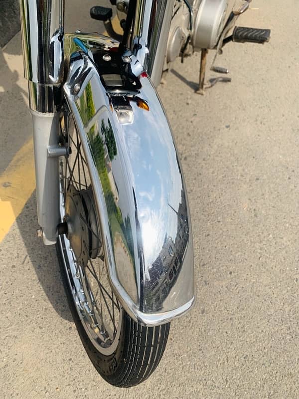 Honda 70 (2022) ka 8 Mahina nikli ha bike A one Lush Condition ha 13