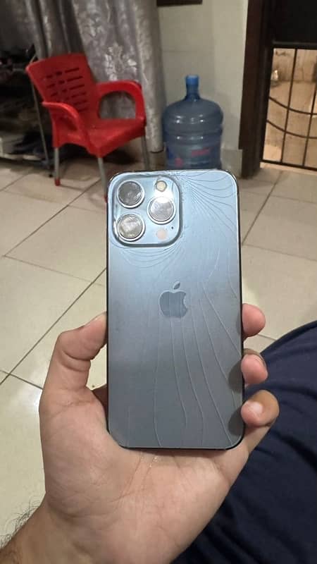 Iphone 13 Pro (back glass broken) 3