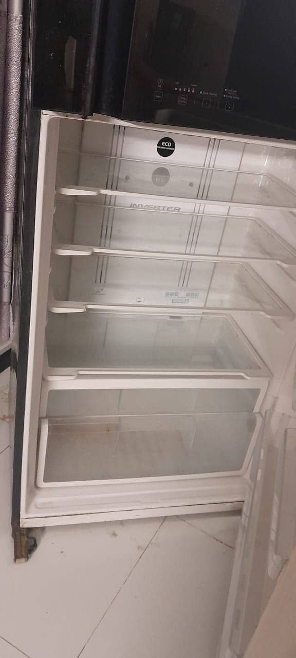 Hitachi Inverter Fridge for Urgent Sell 5