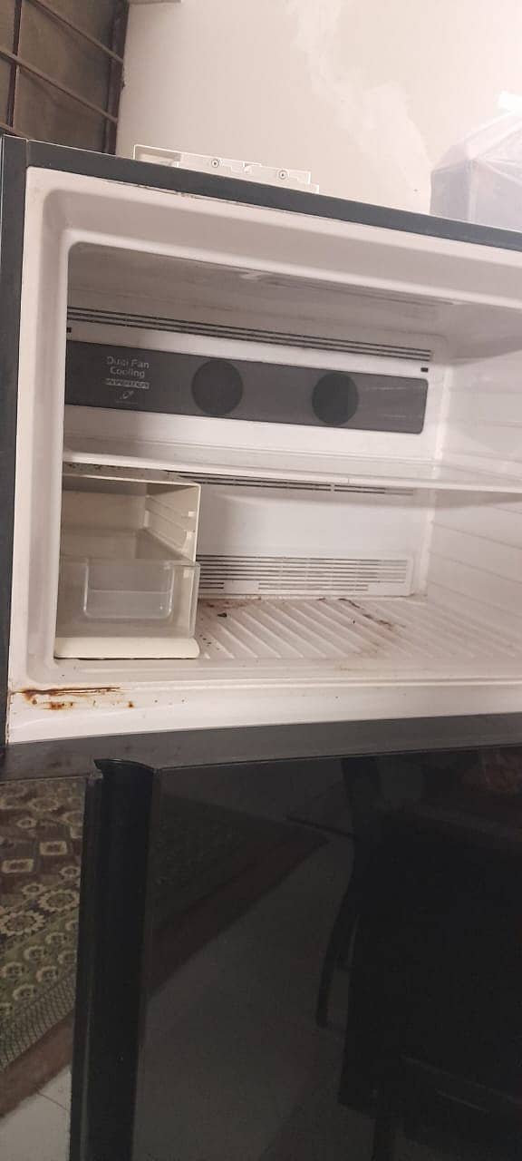 Hitachi Inverter Fridge for Urgent Sell 6