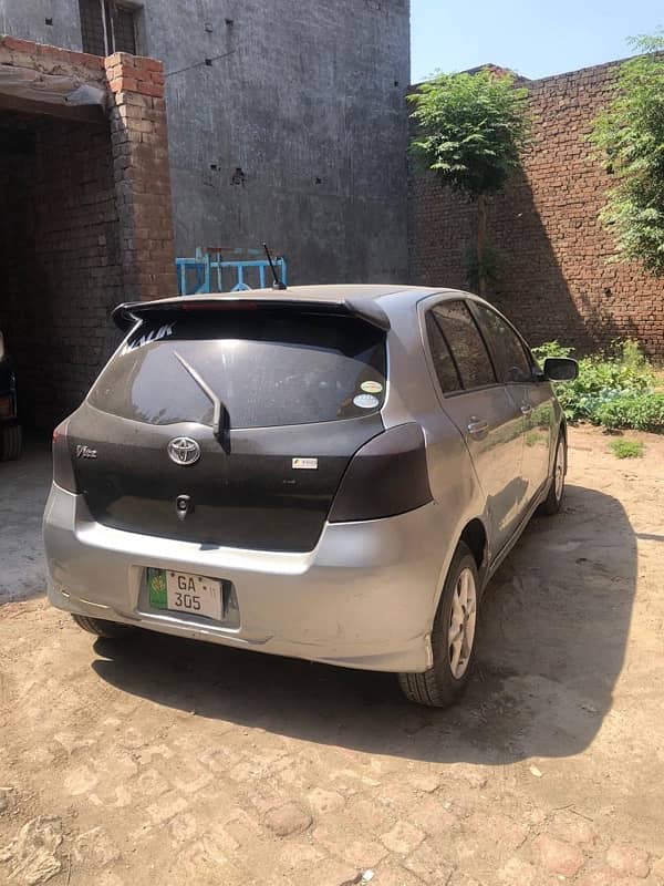 Toyota Vitz 2011 3