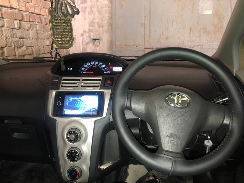 Toyota Vitz 2011 8