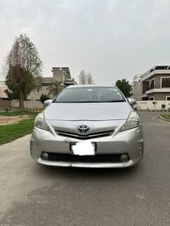 Toyota Prius Alpha 2011