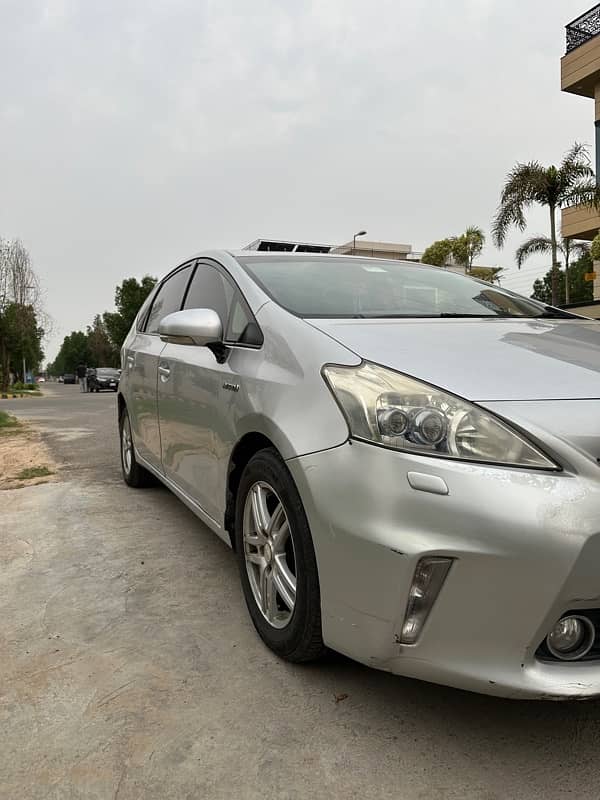 Toyota Prius Alpha 2011 6