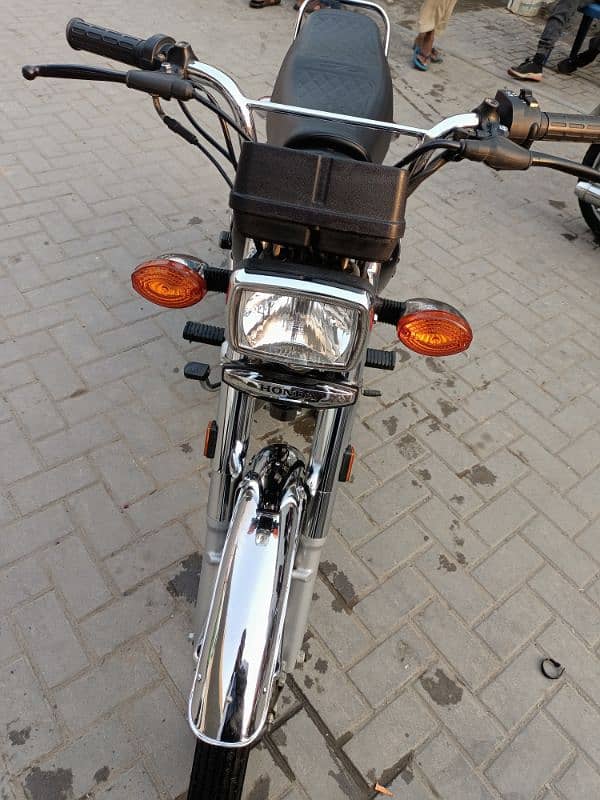 Honda 125 self start special addition 2024 applied for bike just 5k km 9