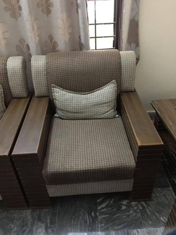 7 Seater Sofa Set And Tables 2