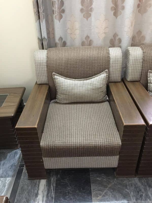 7 Seater Sofa Set And Tables 3