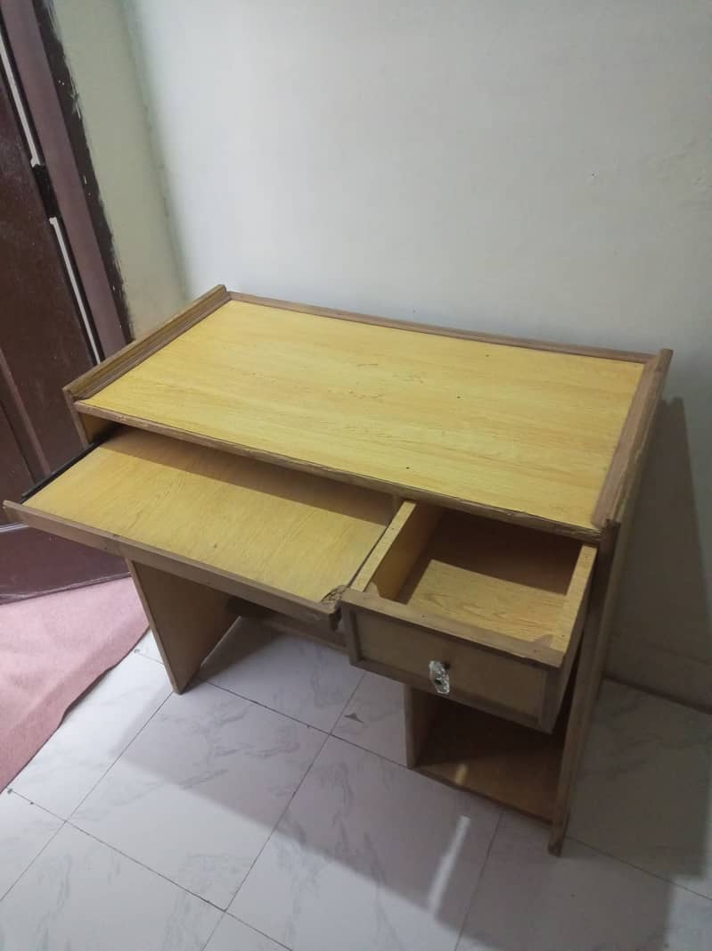 Used computer table 1