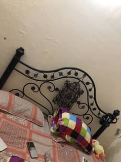 Iron bed in good condition