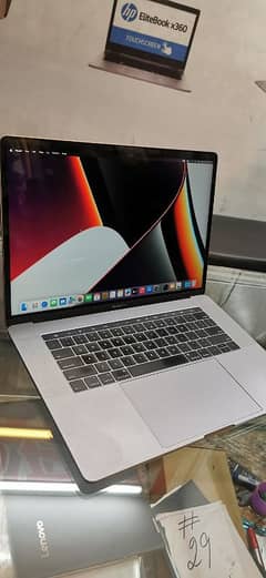 2018/i7/16/512/15"touch bar/4gb card/fresh