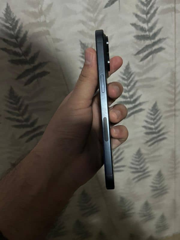 iPhone 15 Pro Max 256GB Blue Full Sim Time 5