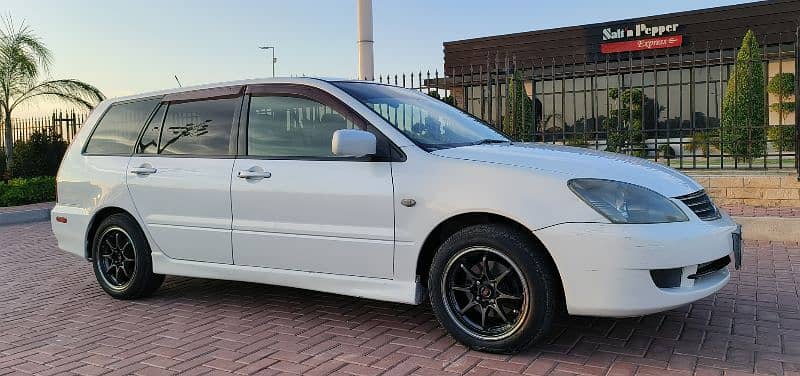 Mitsubishi Lancer Wagon 1.5 Automatic 5