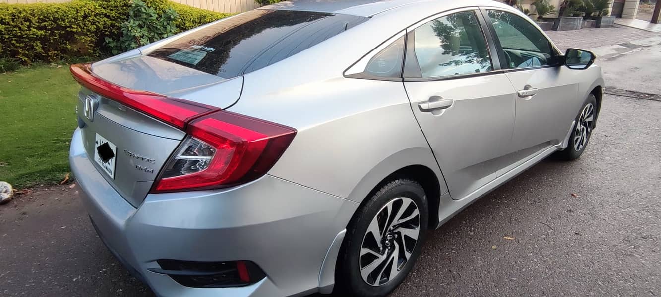 Honda Civic Oriel 1.8 i-VTEC CVT 2017 3