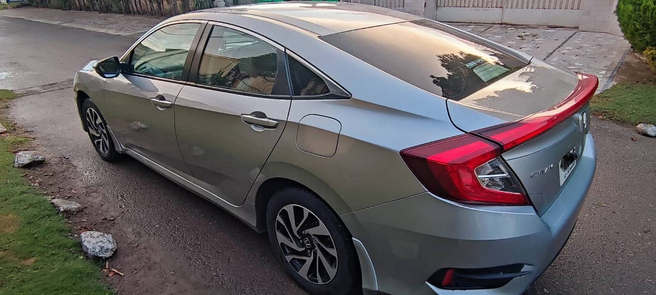 Honda Civic Oriel 1.8 i-VTEC CVT 2017 6