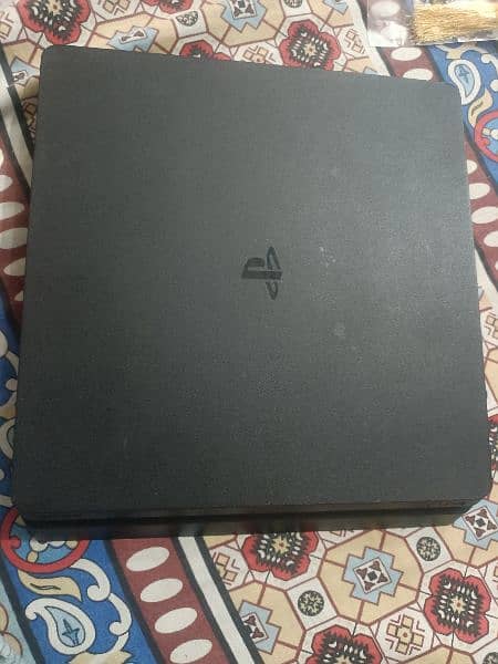 PlayStation 4 slim 6