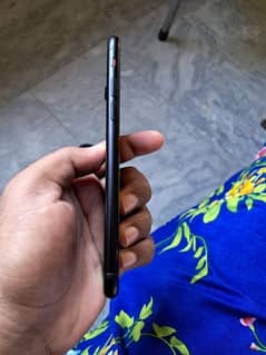 bilkul okay phone iPhone 7 bilkul saaf hai