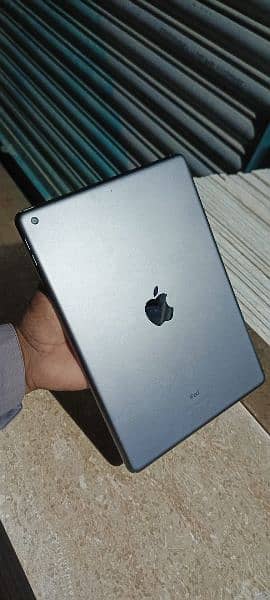 Ipad 9 generation d grey color 2