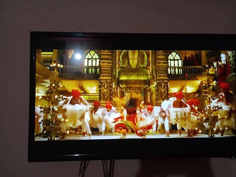 Led 32 inch malyshia 1