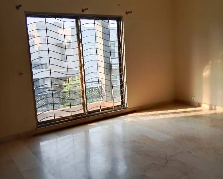 10 Marla Upper portion for Rent in Bahria Town 5