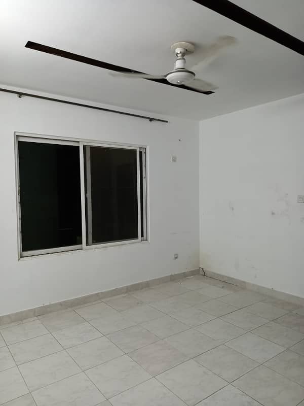 3 Bedroom Unfurnished Apartment Available For Rent in E/11/4 7