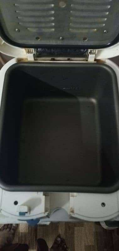 Westpoint Electric Deep Fryer (Available in excellent condition 10/10) 6