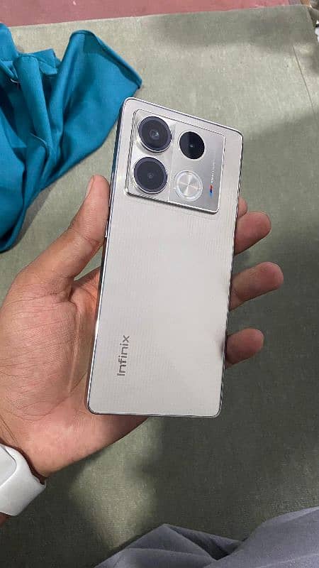 Infinix Note 40 8