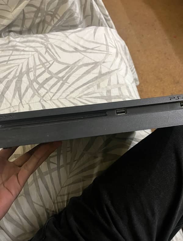 playstation 4 slim 4