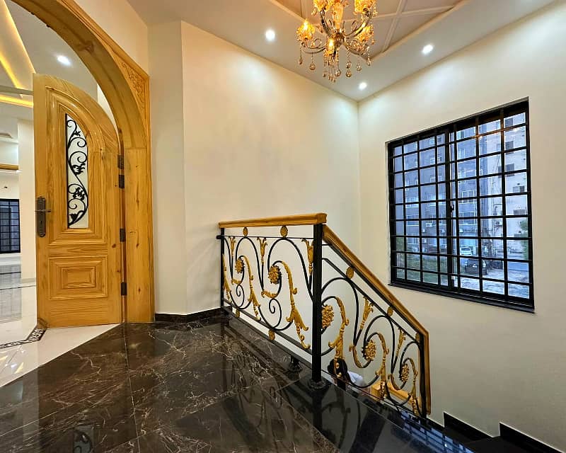 10 Marla Spanish House for Rent in Bahria Town 5