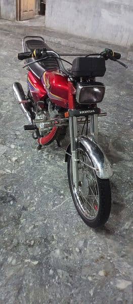 cg 125 2009 model bike is good all okay bike bike number is Peshawar 5