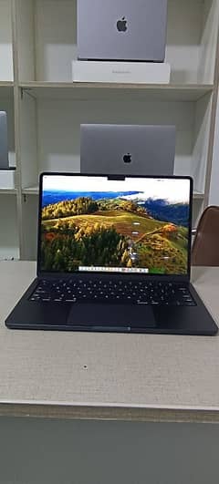 Apple MacBook Air M2 2022 13" Only 7 cycle count