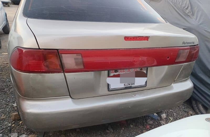 Nissan Sunny 2000 7