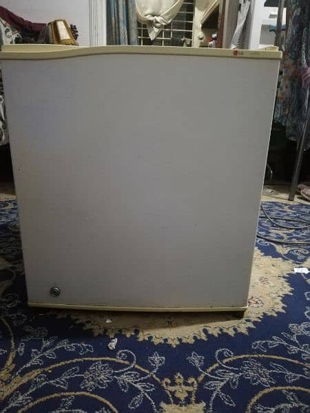 Single Door Small refrigerator 1