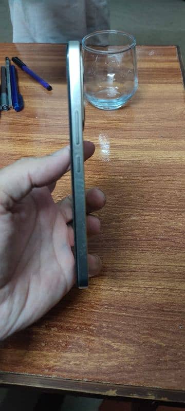 VIVO V25e 9/10 complete box 3