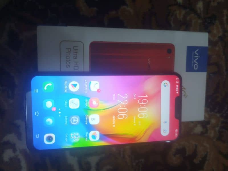 I am selling vivo y83 original 6/128 4