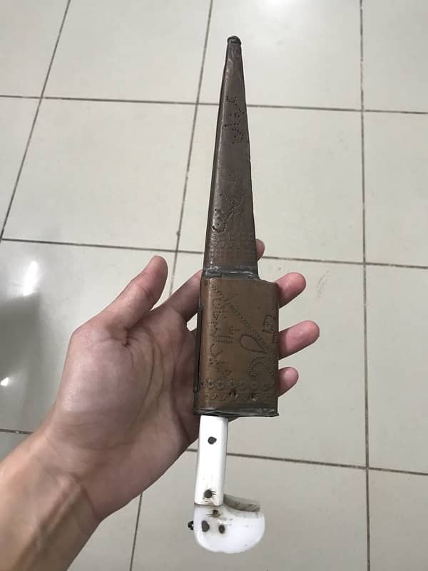 Antique Dagger 1