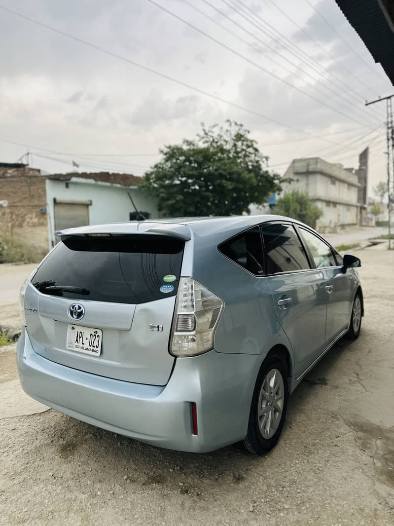 Toyota Prius Alpha 2014 G 7